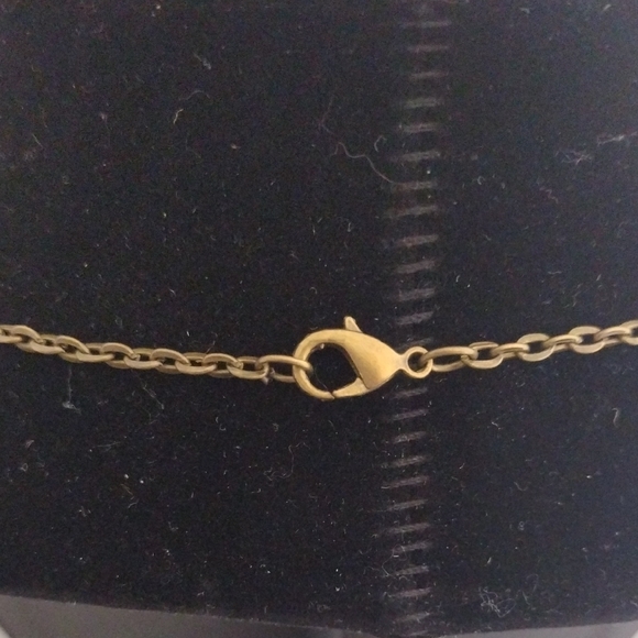 Beautiful Vintage Vibe Gold Key Pendant Necklace- New - Picture 3 of 3